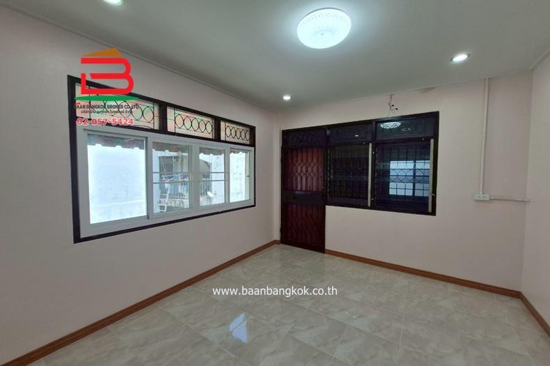 ทาวน์เฮาส์ หมู่บ้านเทพบัวทอง เนื้อที่ 51 ตรว. ตำบลบางบัวทอง อำเภอบางบัวทอง จังหวัดนนทบุรี 10