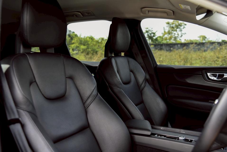 รหัสรถ CBL1092 VOLVO XC60 D4 MOMENTUM AWD AT 2018 10