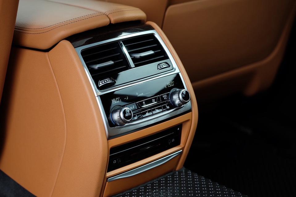รหัสรถ TNS85 BMW 740Li Pure Excellence ( G12 ) ปี 2016  17