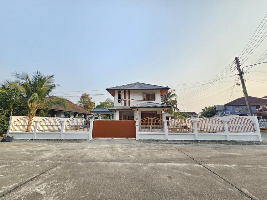 บ้านสันผีเสื้ออำเภอเมืองเชียงใหม่ ในโครงการรุ่งเรืองเลควิว 10