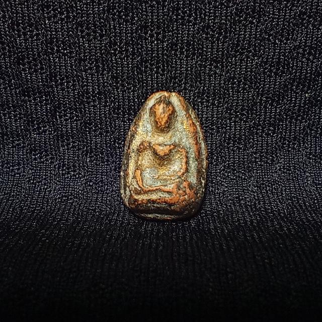 ชุดพระเม็ดน้อยหน่าหลังยันต์อุ เนื้อดิน กรุวัดศาลาปูน อยุธยา 5