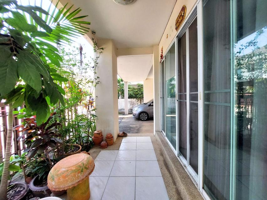 ธัญรดา วัชรพล เดินทางสบาย ใกล้รถไฟฟ้าสายสีเขียวและทางด่วนสุขาภิบาล 5 เข้าเมืองไว ดีลสุดคุ้ม 4.39 ลบ. ฟังก์ชันครบ 3 นอน 3 น้ำ จอดรถได้ 2 คัน 12