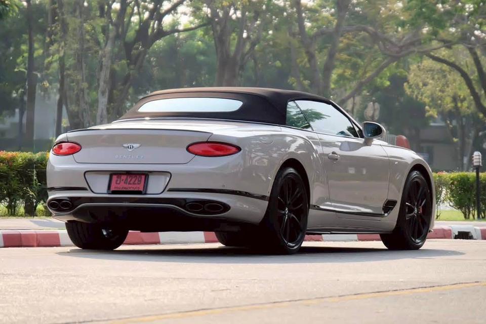 Continental GTC V8 Convertible 3