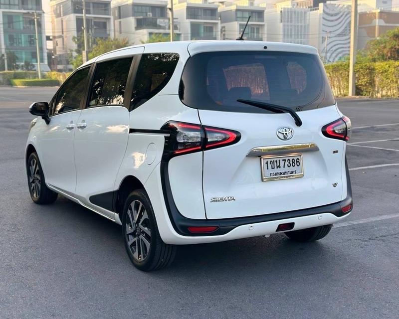 รหัส QT7386 TOYOTA SIENTA 1.5 V เกียร์ Auto สีขาว ปี 2020 จด 2020 แท้  10