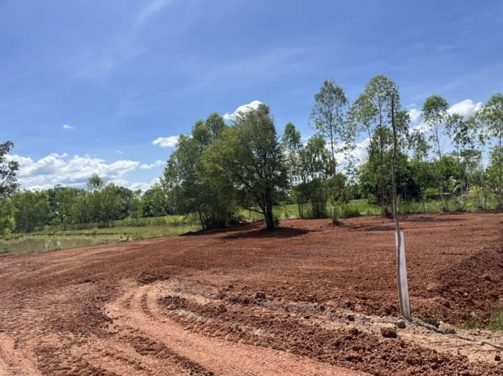 ขายที่ดินแถวคลองชลประทานใกล้สนามบินสกลนคร 5