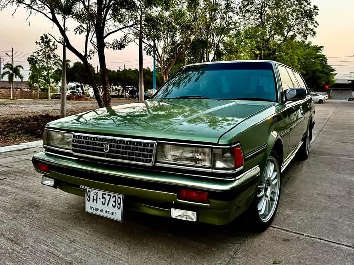 Toyota Crown สีเขียวสวย 4