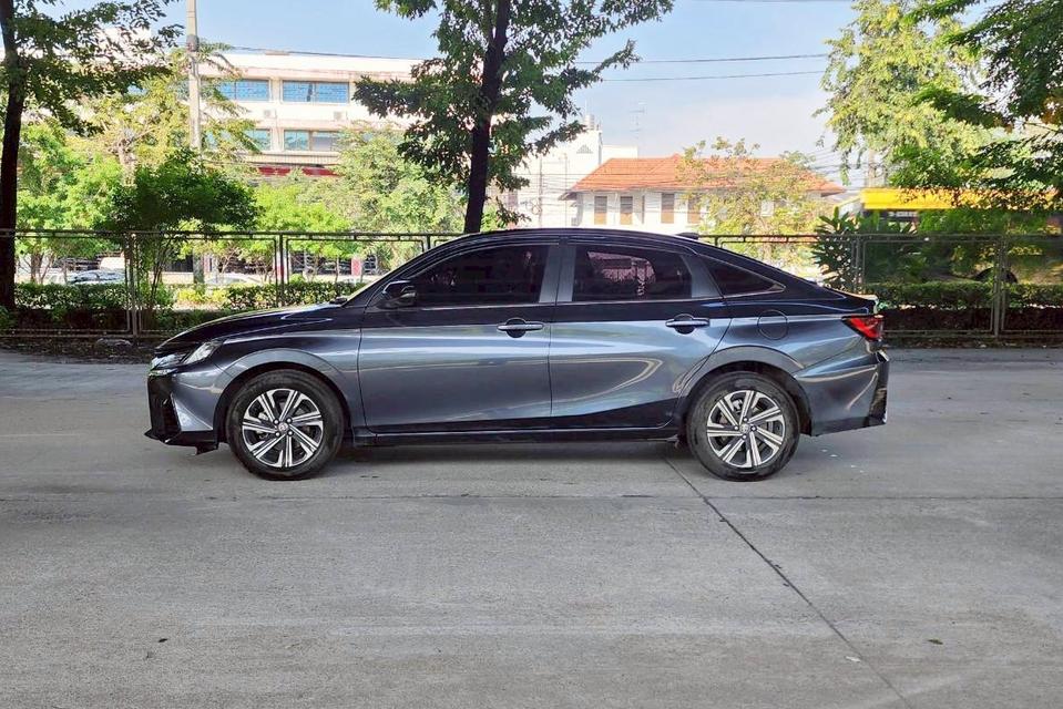 TOYOTA YARIS ATIV 1.2 PREMIUM LUXURY AT ปี 2024 รถสวยมือเดียว ไมล์น้อย 8