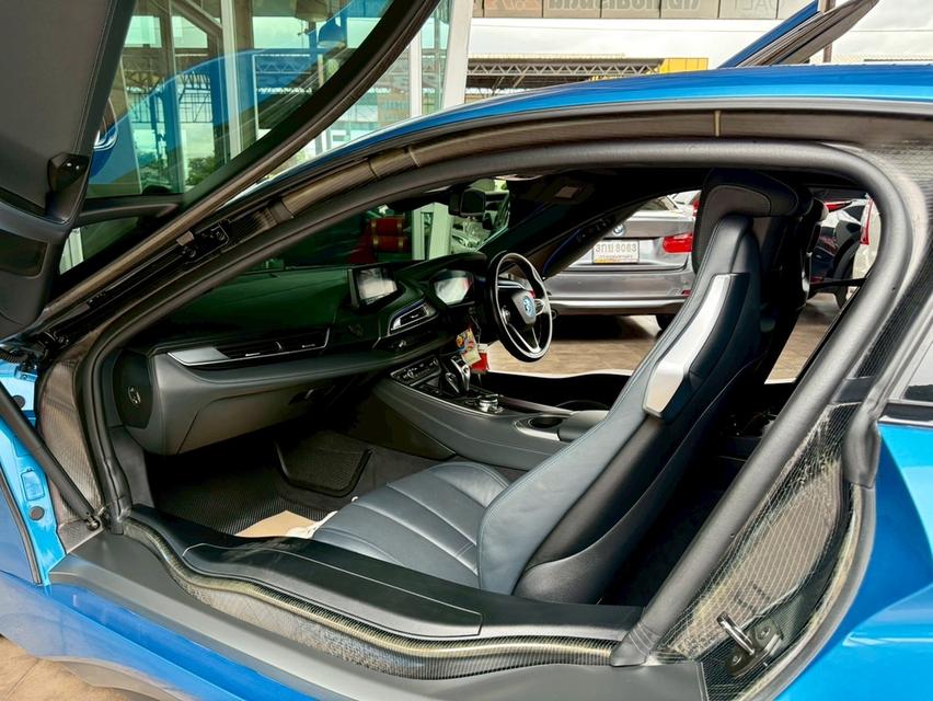 2017 BMW i8 Pure Impulse