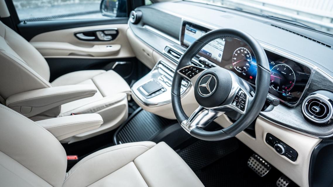 Mercedes-Benz V300d Exclusive 2025 สีดำ มือเดียว สภาพดีสุดไมล์น้อยมาก Warranty Benz เหลือถึง 30042028 รูปที่ 9