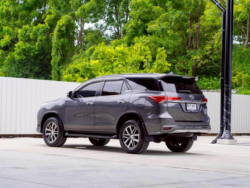 Toyota Fortuner 2.4V 2WD ปี จด 2017