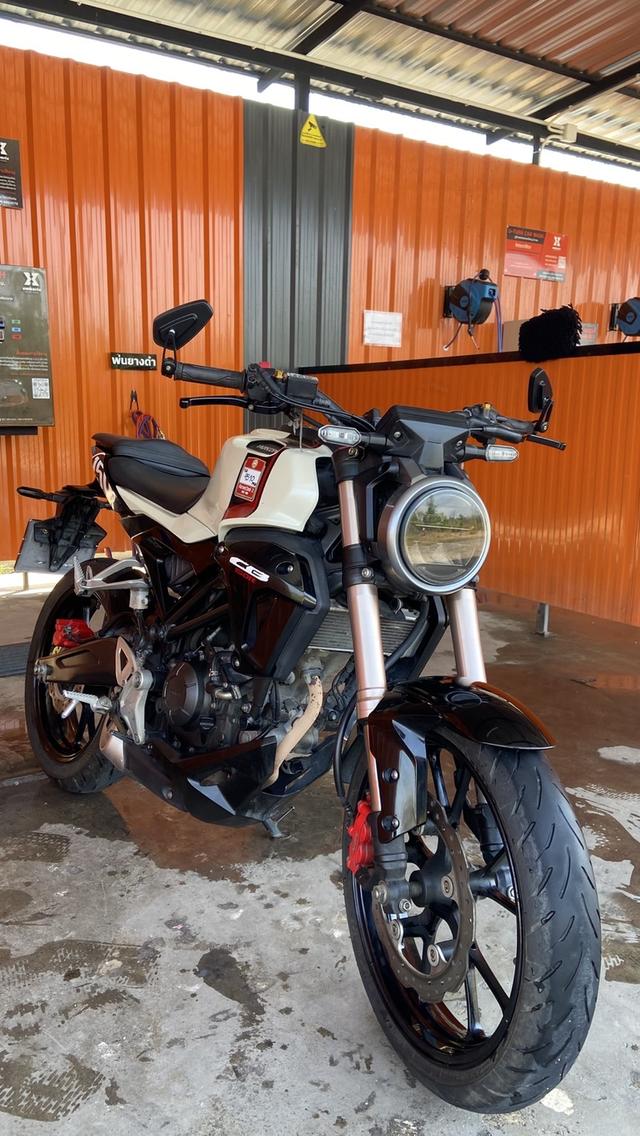 มอเตอร์ไซด์ Honda CB 150 สีขาว-ดำ 4