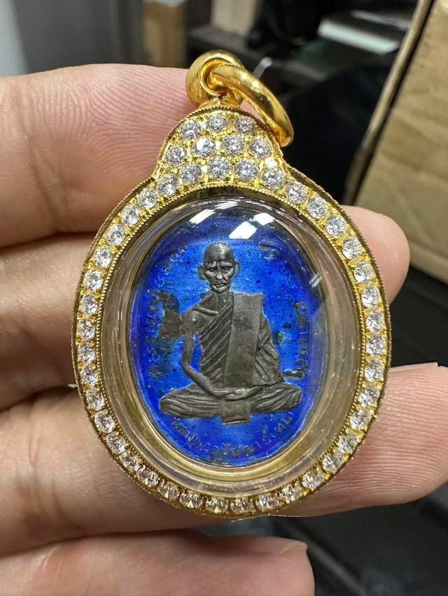 เหรียญปั๊มลงยาหลวงพ่อเดิมสวยๆ