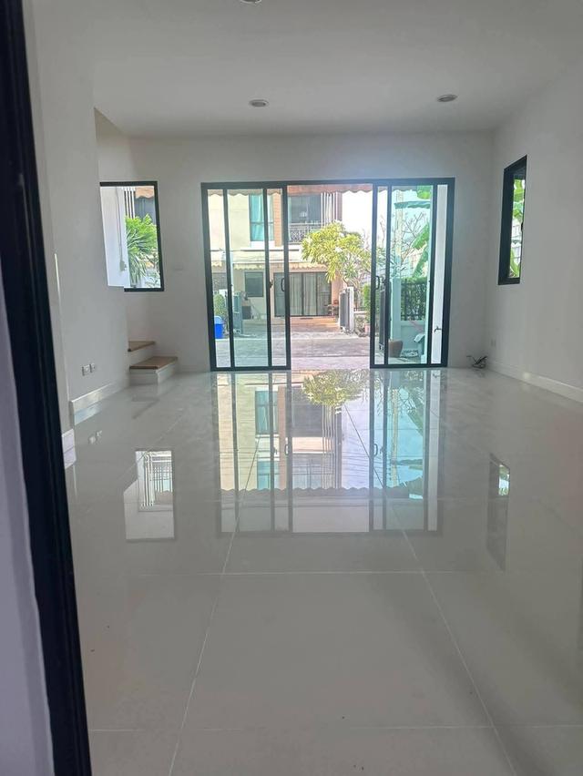 ขายทาวน์โฮม3ชั้นบ้านกลางเมืองนวมินทร์42บึ้งกุ่มกรุงเทพ เนื้อที่ : 33 ตร.ว. ขนาดหลังมุมพร้อมอยู่ บ้านกลางเมือง นวมินทร์42 เขตบึงกุ่ม กรุงเทพน 4