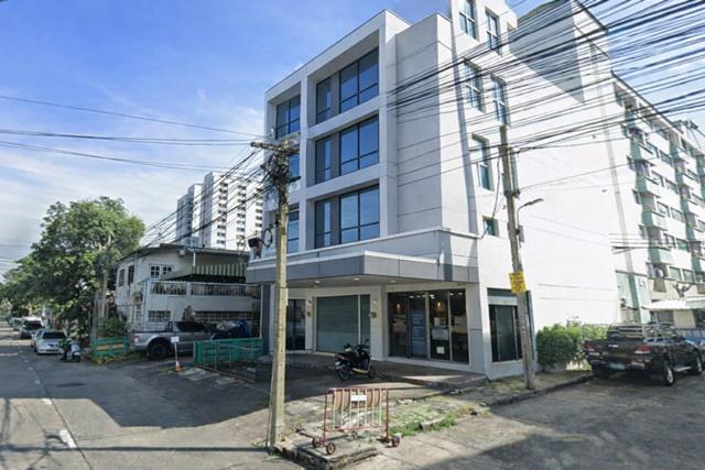 ถนนลาดพร้าว 117-121 2 ห้องน้ำ ใกล้แฮปปี้แลนด์300 ม. 210 ตร.ม. อาคารพาณิชย์3.5ชั้น ให้เช่า 1-2นอนเดอะมอลล์ บางกะปิ 800ม. 5