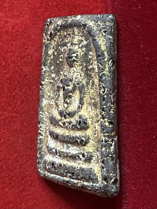 พระสมเด็จ ผสมเหล็กไหลไพรดำ ปิดทองเดิม กรุวัดพระแก้ว วังหน้า