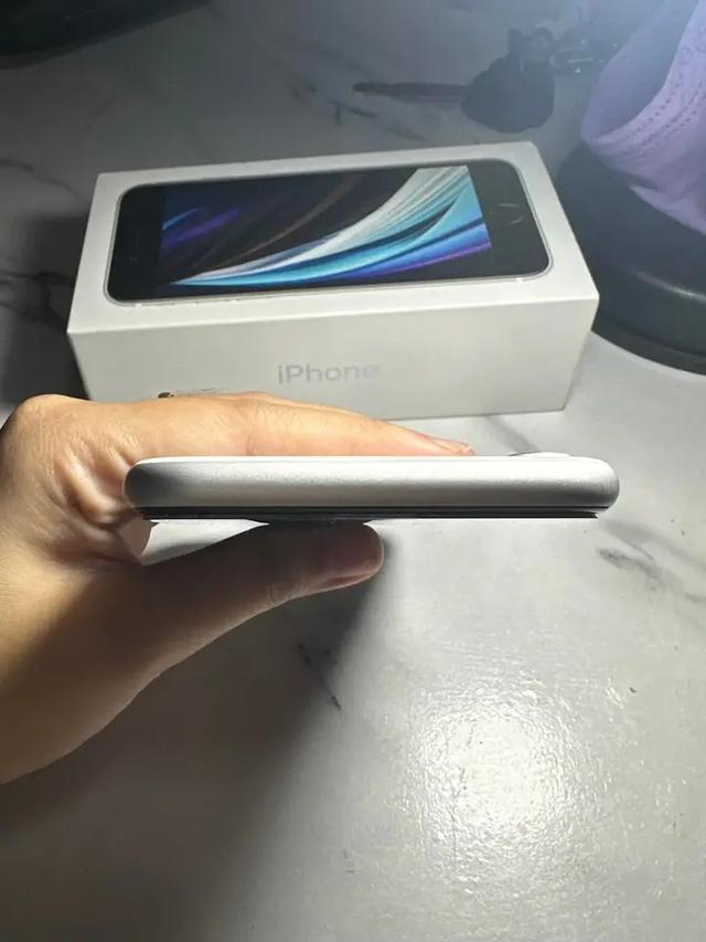 มือถือพร้อมใช้งานสภาพดีมาก iPhone SE 2