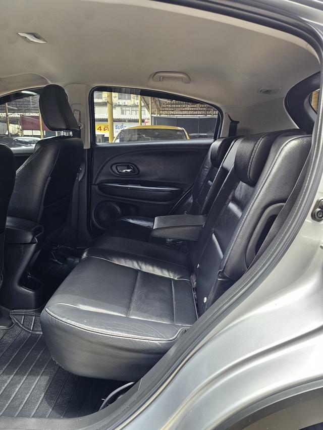 HONDA HR-V 1.8 E CVT ปี 17 AT 10