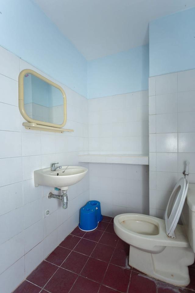 ขายด่วน!! ทาวน์เฮ้า 3 ชั้น ซอยสาธุประดิษฐ์ 49 ทำเลเด่น! สภาพดี โครงสร้างดีมาก! เดินทางสะดวก ใกล้ถนนพระราม 3! ราคาคุ้มค่า! . รายละเอียด  ✅ อาคารพาณิชย์ 4