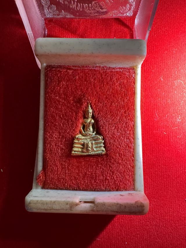 หลวงพ่อโสธรเล็ก รุ่นสร้างพระอุโบสถ พ.ศ.2545ตอกเลขโค๊ดใต้ฐาน