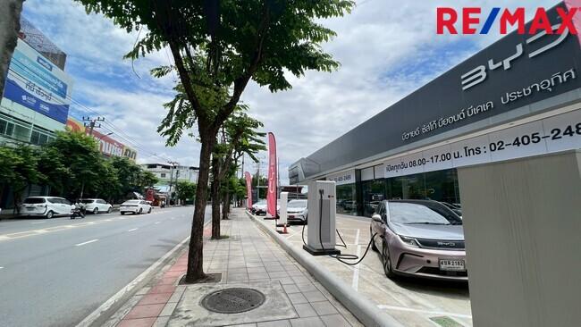 ขายที่ดิน ริมถนนประชาอุทิศ พร้อมตึก 2 ชั้น 125 ตร.ว. พร้อมที่จอดรถ สำนักงานครบ 7