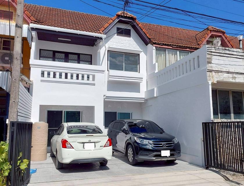 ขายทาวน์เฮ้าส์ 2 ชั้น หมู่บ้านรินรดา ซอยนวลจันทร์ 24 ขนาด 28.5 ตร.ว. รีโนเวทใหม่ ใกล้แฟชั่นไอส์แลนด์ บึงกุ่ม กรุงเทพฯ