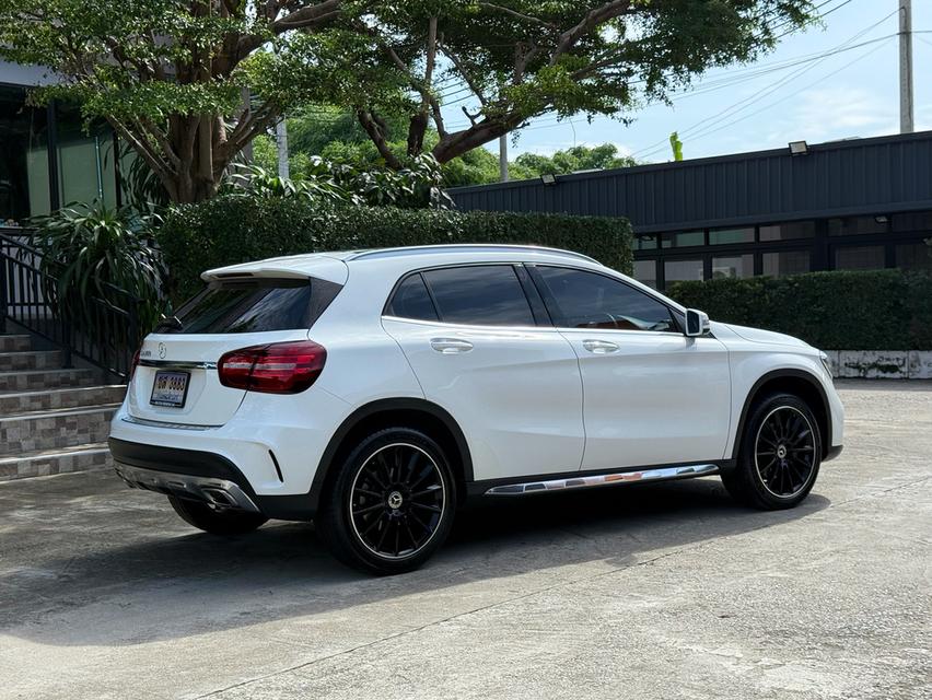 2020 BENZ GLA 250 AMG FACELIFT รถมือเดียวออกป้ายแดง รถวิ่งน้อย เข้าศูนย์ทุกระยะ รถไม่เคยมีอุบัติเหตุครับ