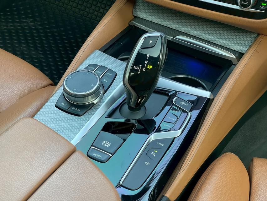 รหัสรถ KPV5632 2019 BMW 530e M-Sport 13