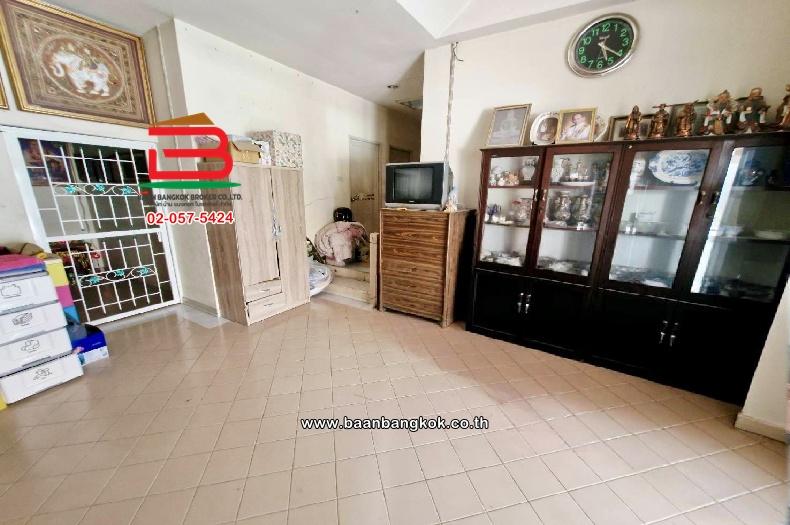 บ้านเดี่ยว หมู่บ้าน วรารักษ์ รังสิต คลอง 3 เนื้อที่ 55.1 ตร.ว หมู่บ้านติดถ.โยธาธิการคูคต-คลองหลวง ตำบลคลองสาม อำเภอคลองหลวง จังปทุมธานี 10