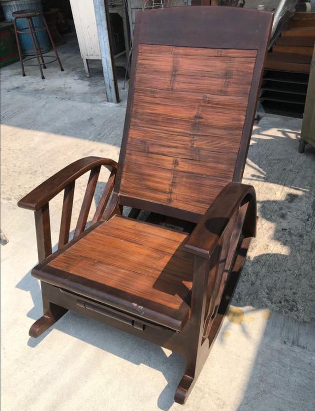 เก้าอี้ไม้โยกเยก 2