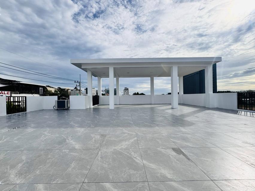 Seafront pool villa style modern Jomtien Beach 17.9 Million 18