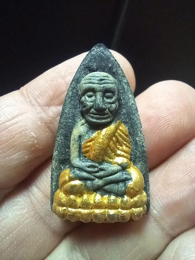 หลวงปู่ทวด หลังท้าวเวสสุวรรณ (หน้าเทพบุตร) เนื้อผงผสมว่าน ปัดทอง ปี 56 วัดห้วยมงคล จ.ประจวบฯ เลี่ยมกรอบสเตนเลส