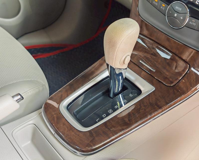 ขาย NISSAN SYLPHY 1.6V ปี 2015 10
