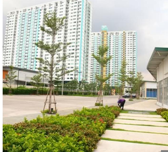 Sell by owner hard up for cash 750 m from MRT. 16