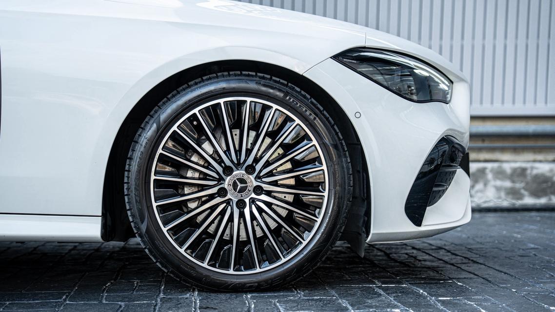 Mercedes-Benz CLE300 4Matic Coupe AMG Dynamic 2025 สีขาว เบาะสีแดง รถออกศูนย์ Benz Thailand เลขไมล์น้อย Warranty ศูนย์เหลือถึง 29/09/2028 รูปที่ 6