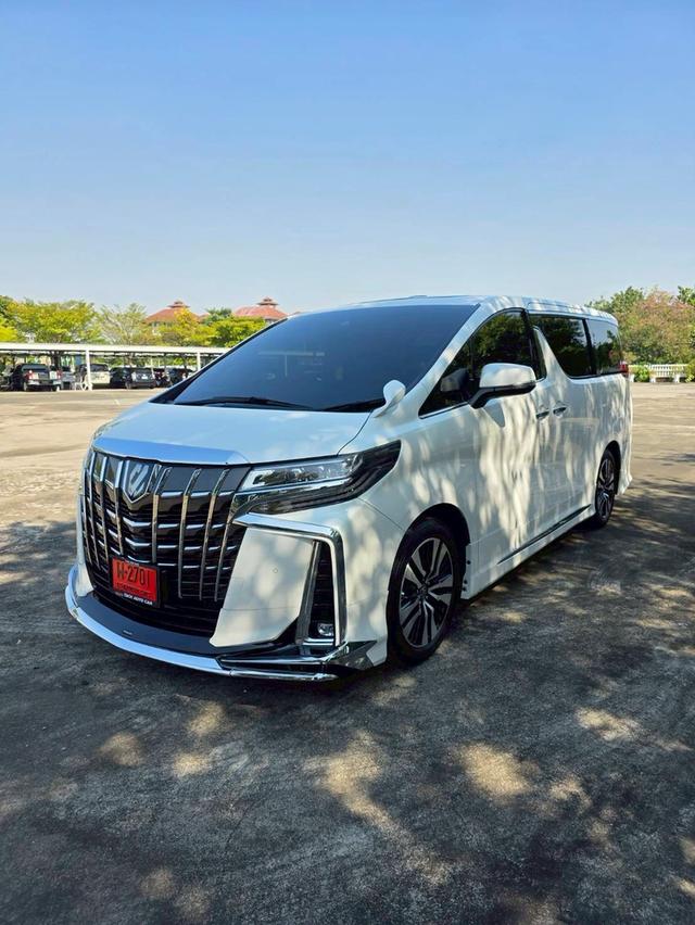 Toyota ALPHARD SC สีขาว ปี 2022 ไมล์ 30,000 กม.