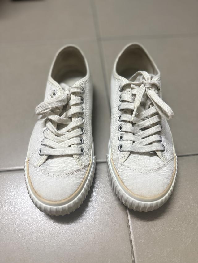 รองเท้าผ้าใบยี่ห้อ Onitsuka Tiger