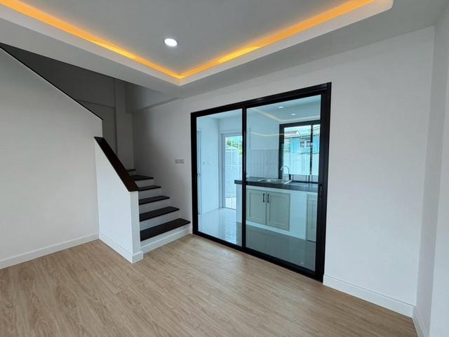 P822 ขายทาวน์โฮม 4 ชั้น ลาดพร้าว 110 ถนนลาดพร้าว ใกล้โรงพยาบาลลาดพร้าว ใกล้โรงพยาบาลเวชธานี เดอะมอลล์บางกะปิ Lotus บางกะปิ 6