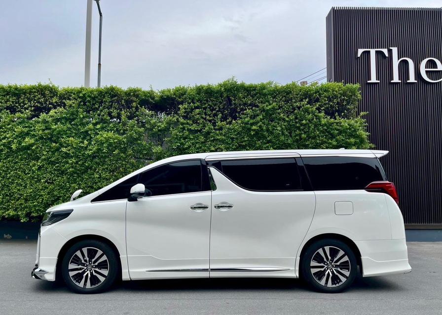 TOYOTA ALPHARD 2.5 SC package 2022 รถสวยสภาพป้ายแดง มือเดียว สีเดิมทั้งคัน Wrapฟิลม์ใสรอบคันมูลค่าเกือบแสน รถเช็คศูนย์ทุกระยะ เจ้าของดูแลอย่างดี รูปที่ 2