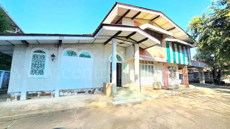 บ้านเดี่ยว 2 หลัง พื้นที่ 387 ตร.วา ซอย ติวานนท์ 46 ใกล้รถไฟฟ้าสายสีชมพู 6