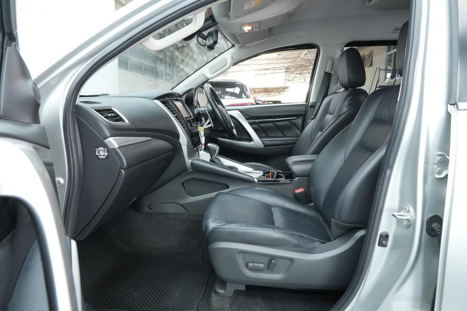 ปี 2018  MITSUBISHI PAJERO SPORT 2.4 GT 2WD A/T สี เทา รูปที่ 6