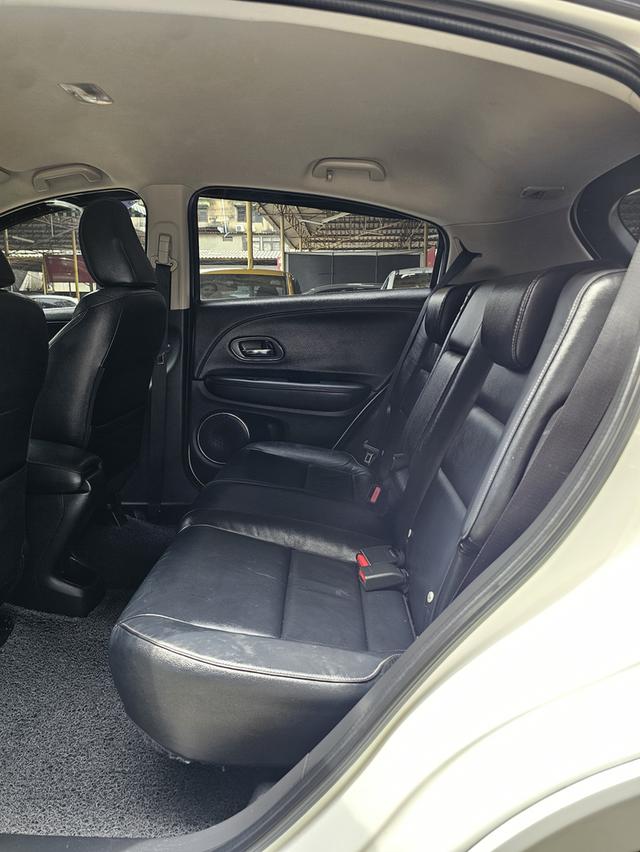 HONDA HR-V 1.8 E LIMITED CVT ปี 17 AT 10