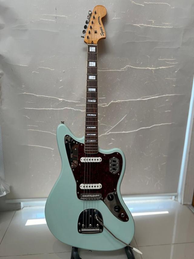 กีต้าร์ไฟฟ้า Squier Jaguar Classic 1