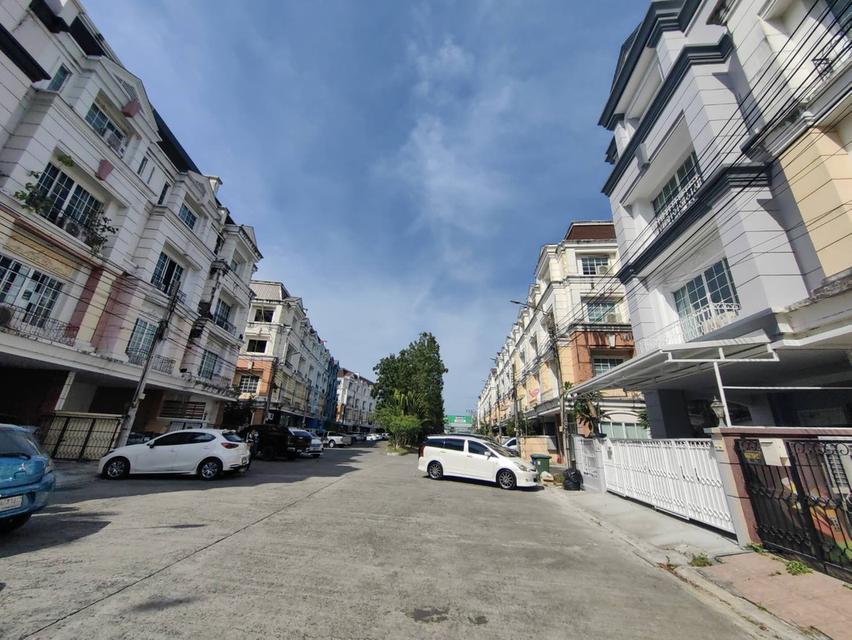 ให้เช่าโฮมออฟฟิศ 4 ชั้น โครงการพลัสพาร์ค อเวนิว ลาซาล-ศรีนครินทร์ 2