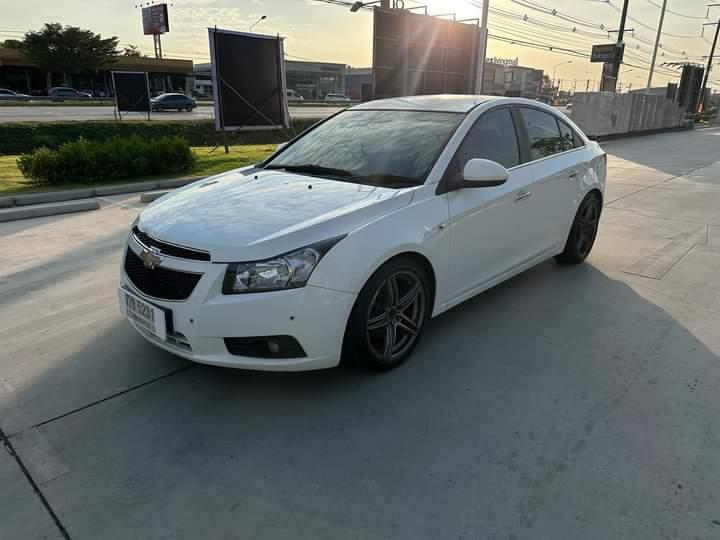 Chevrolet Cruze สีขาว