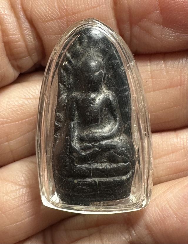 พระรอดเนื้อดำ เลี่ยมเดิม