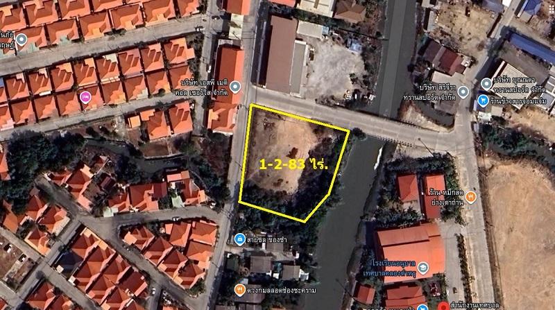 ขายที่ดินเปล่าแปลงมุม ขนาด 683 ตรว เหมาะสำหรับทำเซเว่นอีเลฟเว่น สไตล์สแตนอโลน คลองตำหรุ ชลบุรี. 1