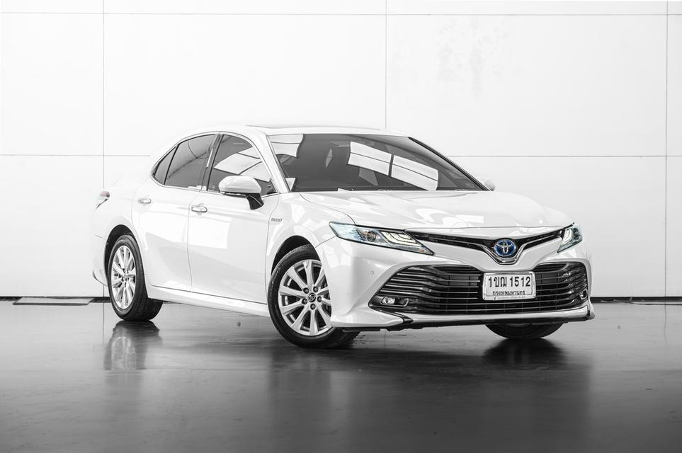 2020 TOYOTA CAMRY 2.5 HYBRID สีขาว เลขไมล์ 82455 กม.