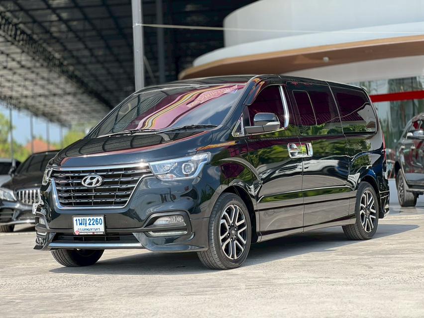 ปี 2018 HYUNDAI H1, ELITE โฉม ปี18-ปัจจุบันสีดำ เกียร์ออโต้ เครื่องดีเซล มือเดียวป้ายแดง