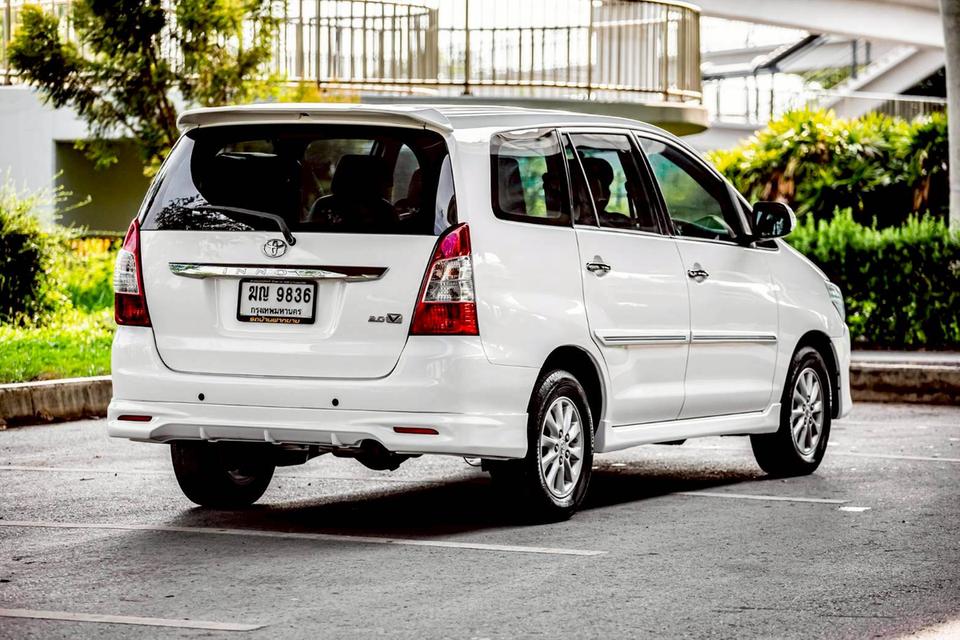 Toyota INNOVA 2.0V AT ปี 2012 สีขาว รุ่นท๊อปสุด