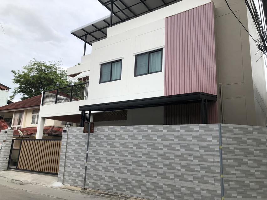 บ้านเดี่ยว โมเดิร์น ลักซูรี่ ย่านแยกลาดพร้าว แปลงสวยหายาก เดินทางสะดวก 1